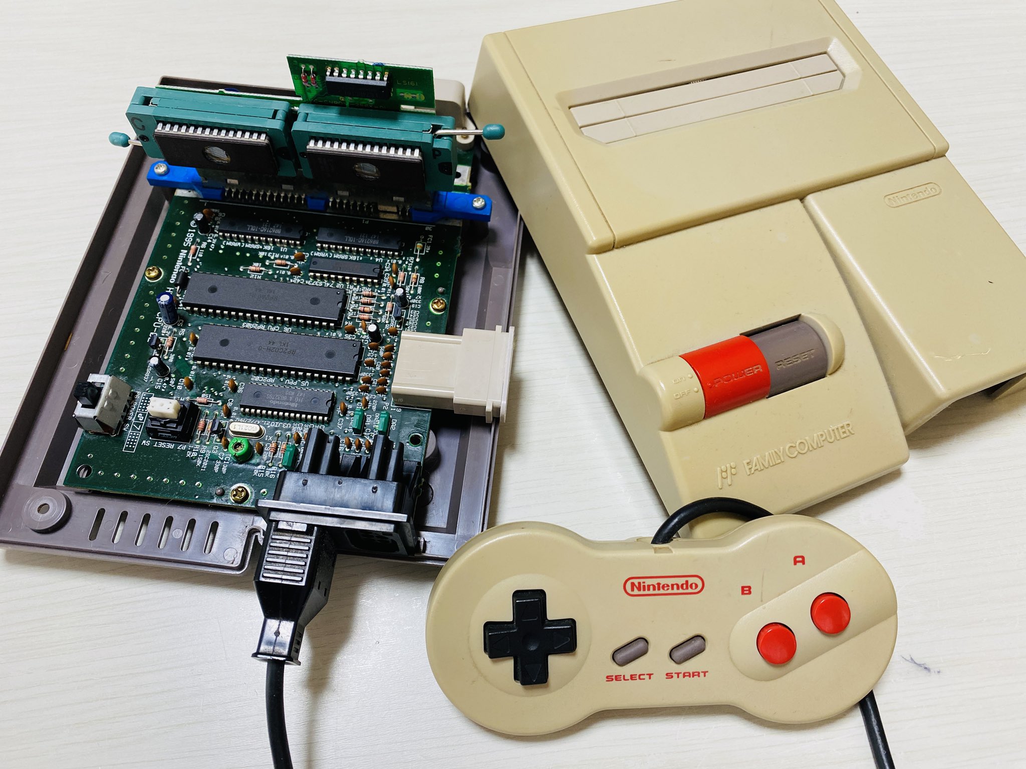 ファミコン初代 backend=imagemagick;version=1;