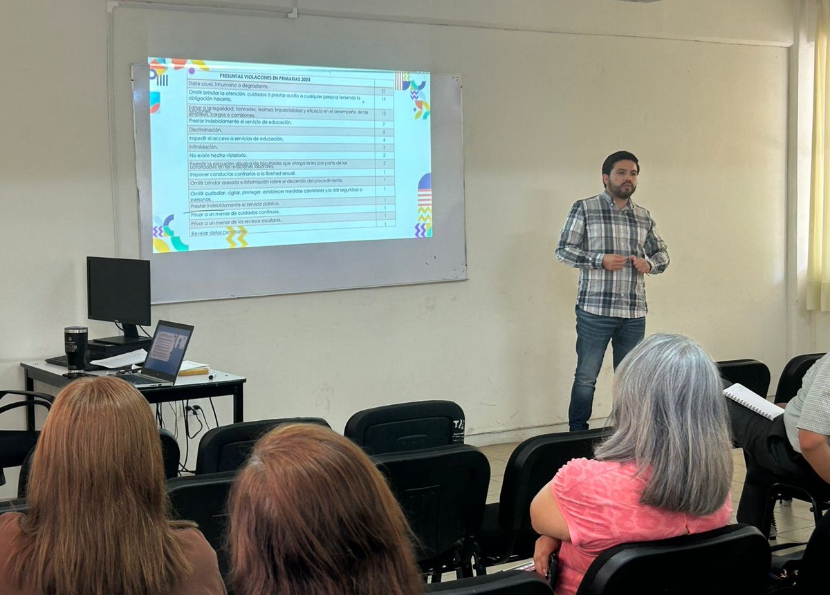 CedhDurango's tweet photo. Integrantes de la #CEDHD imparten a personal administrativo y docente de la Escuela Secundaria "Ignacio Manuel Altamirano" #ESIMA, el tema "Derechos de los Adolescentes y sus Implicaciones en la Docencia".
#HagamosQueLosDerechosHumanosSeVivan🕊 https://t.co/BNLqYaYge7