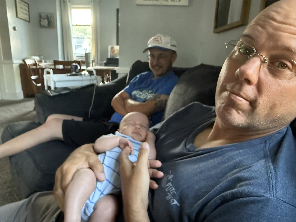 thebriansmith's tweet image. Just made a run down to Bucyrus to see @drohamme & @HordRaceWatcher ‘s little man J-Mike. Also swung by @atticaracewyprk to give @JustinLiskai some encouragement. He is working hard preparing for tomorrow’s Brad Doty classic with the @WorldofOutlaws @braddoty18