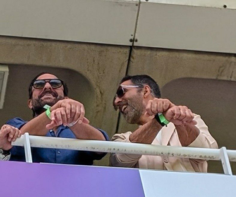 SinghRowdysingh's tweet image. #Haiwaan cast spotted ....
Yesterday #INDvsENG Test match at #LordsTest  
#AkshayKumar𓃵 #SaifAliKhan 
Finger crossed 🤞