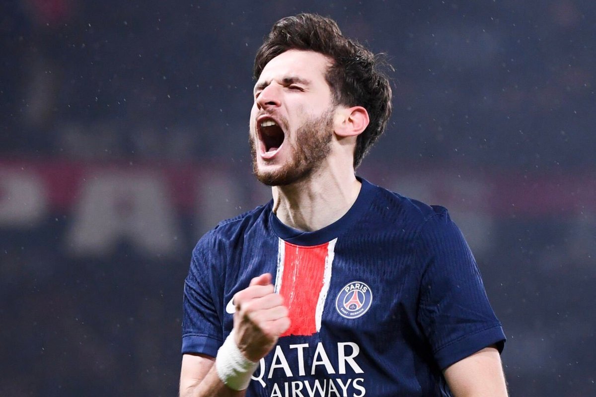 DiarioRecord's tweet photo. 🚨 𝗖𝗢𝗡𝗧𝗔𝗖𝗧𝗢 𝗘𝗦𝗧𝗔𝗕𝗟𝗘𝗖𝗜𝗗𝗢

Segovia CF ha iniciado conversaciones con el Paris Saint-Germain por Khvicha Kvaratskhelia.

📞 El club ya ha hecho contacto formal y se esperan avances en las próximas horas. https://t.co/v1TEtERgaS