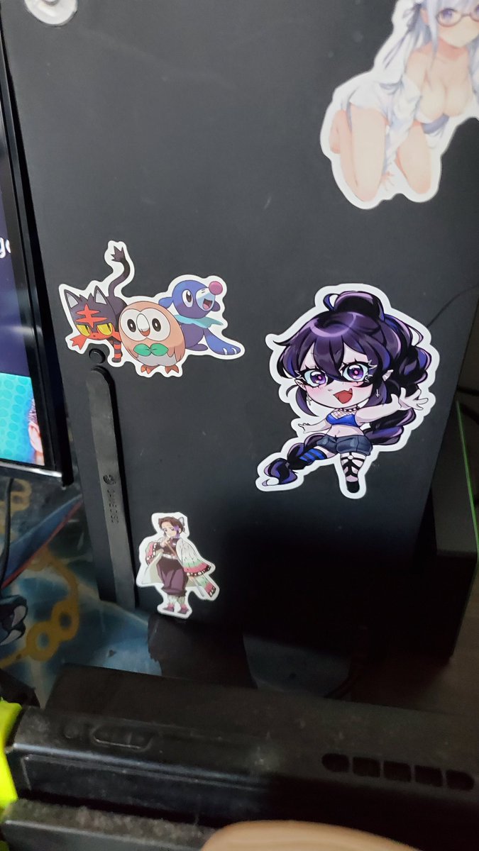 Now i get to stare at my bestie <a href="/piixelbaka/">PixelBaka 💤🦇 Eepy Vampire</a> when i get mad and yell at the sticker... GET HER MERCH NOW <a href="/VeeLolMerch/">vee.lol</a> 🔽 vee.lol/collections/pi…