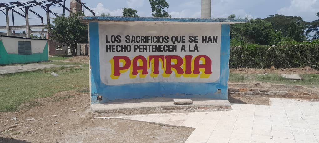 #AnapSantiago:
Continúan las cooperativas del municipio #SanLuis con el embellecimiento y pintado de sus vallas identificativas para saludar dignamente el próximo 26 de Julio porque #LaLuchaNoHaCesado.

#SantiagoDeCuba
#ANAPCuba