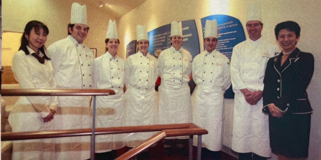 We were honored to welcome Her Imperial Highness Princess Takamado to the Canada Pavilion on June 27, Canada Multiculturalism Day. 

Our team and visiting artists were thrilled to meet her—and our culinary team had the privilege of serving her, just like in 2005 team once did.