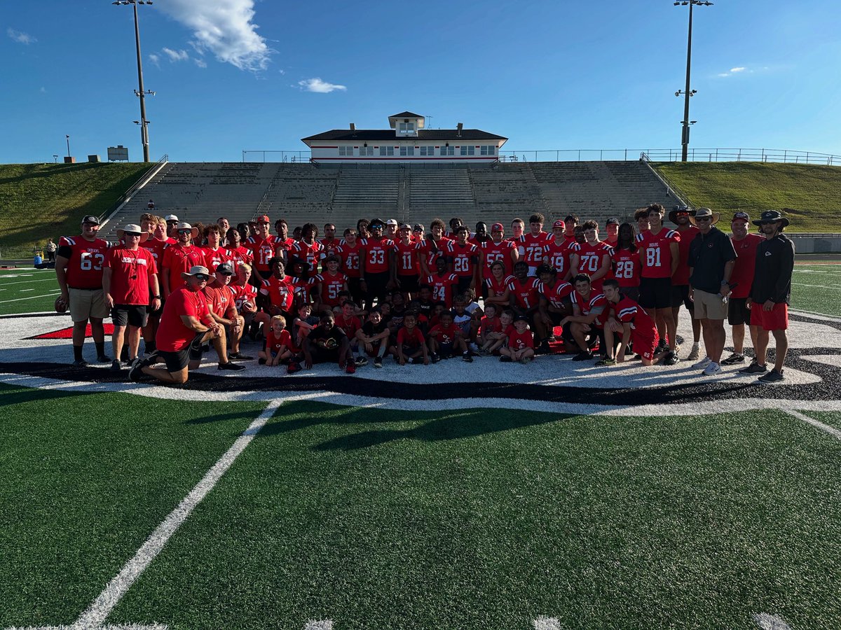 Football in Stephens County is looking bright 🌟 Pretty cool watching these little ballers show off what they can do! 
GO INDIANS!