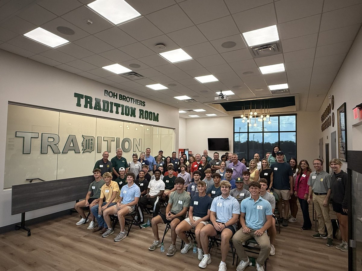 A special welcome to some our newest Fins and their parents who joined us on campus today!