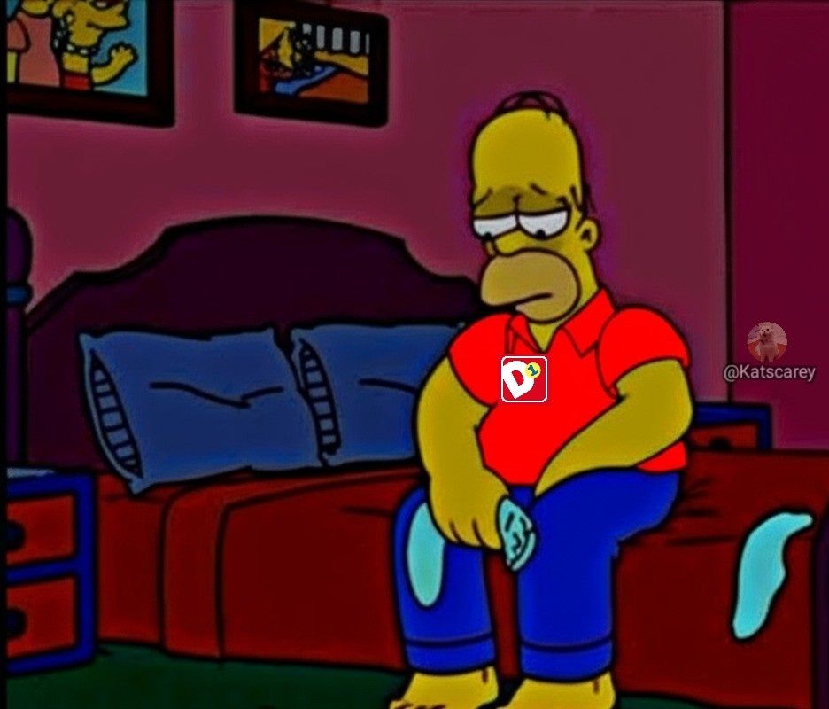 Cuando trabajas en D1 y toca:

- Atender la caja
- Surtir, barrer y trapear
- Almorzar en 10 minutos 
- Vigilar que no se roben nada
- Horas extras obligatorias y sin paga
- Aguantarse el acoso laboral 
- No reportar accidentes porque te echa. 

Y todo por el mínimo.