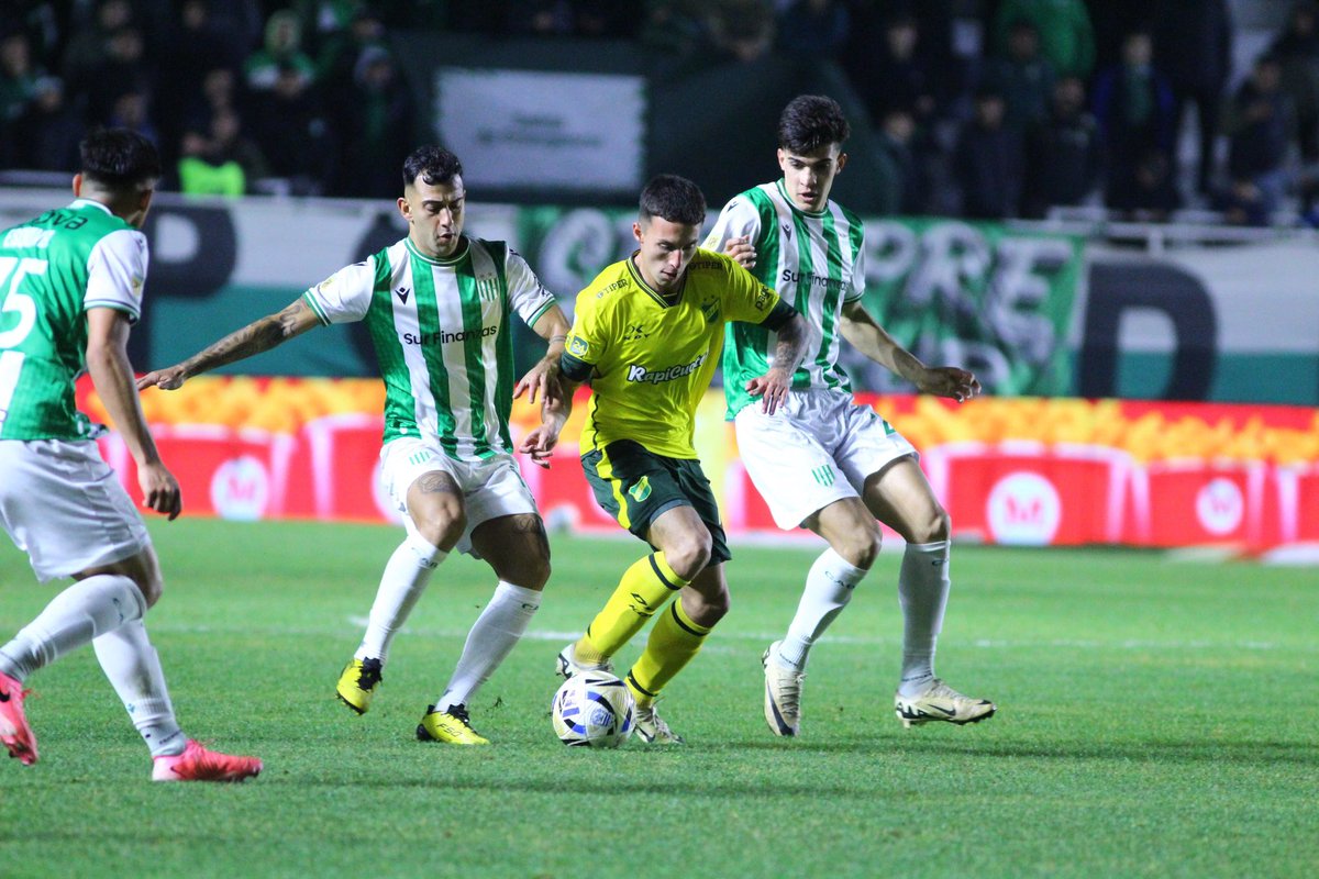 LeanMagnoni's tweet image. Final del Partido en el Sur ⏱️⏱️⏱️

Banfield 0-0 Defensa y Justicia 

No sé sacaron diferencias en el Florencio  Solá

#Futbol #Banfield #DefensayJusticia 
#FutbolArgentino #LPF
