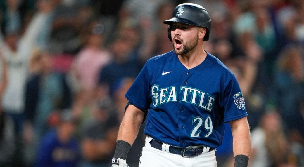 FanDuelCanada's tweet image. Cal Raleigh advances to the next round by a matter of INCHES‼️
He is now +280 to win! 🏆
#BigDumper #HRDerby #HomeRunDerby #HomeRunDerby2025 #TridentsUp