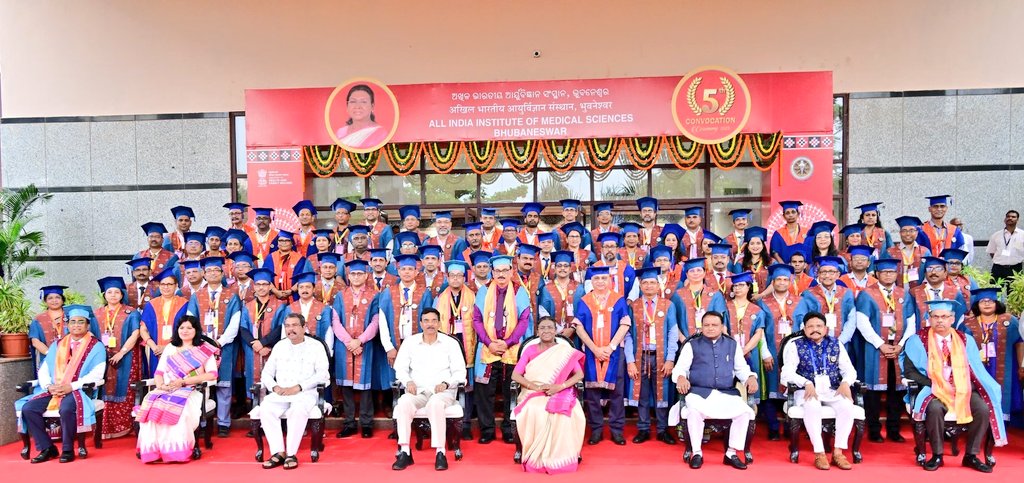 AprajitaSarangi's tweet image. Attended the 5th Convocation of @AIIMSBhubaneswr yesterday -graced by Her Excellency Madam President @DraupdiMurm .
She appealed to the students to work with a spirit of Service.
Around 643 Students received their degrees.
Was a pleasure to meet the young Doctors.
@PMOIndia