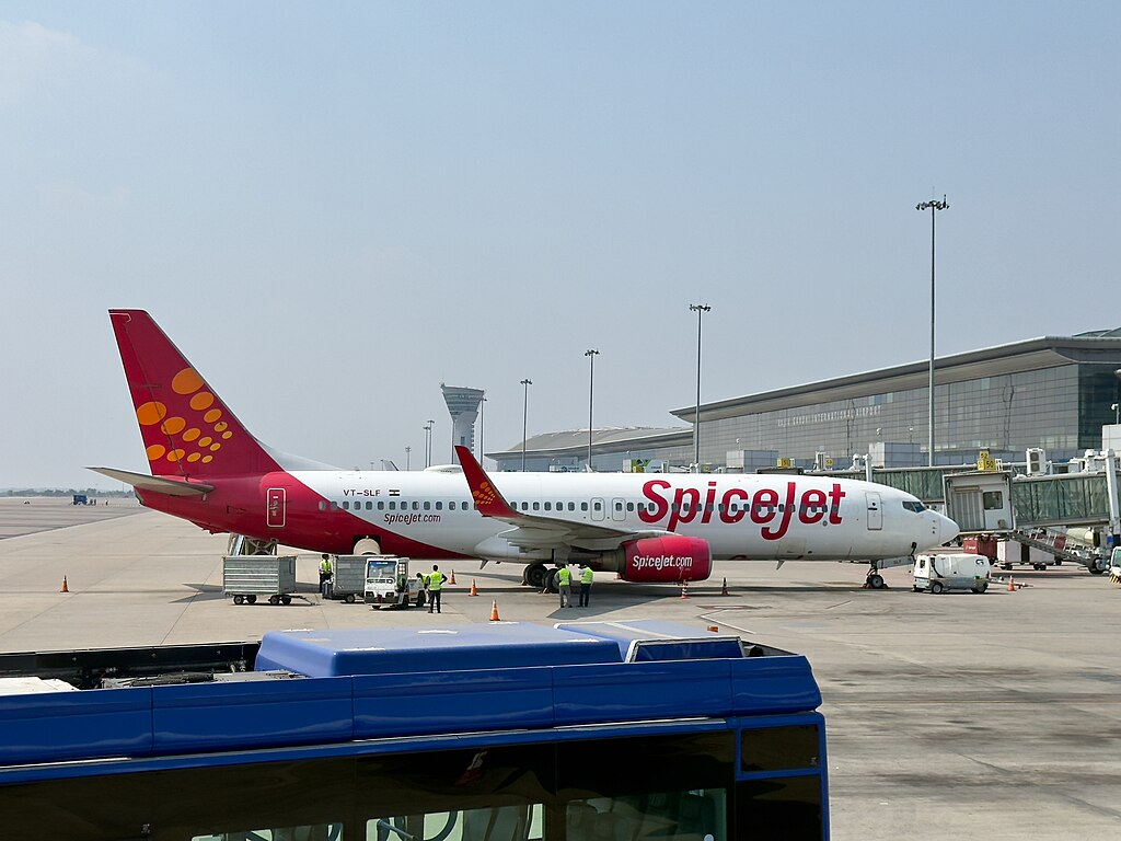 AvSourceNews's tweet photo. Two passengers were removed from Spicejet flight SG9282 in Delhi, after becoming disruptive and attempting to enter the cockpit while the aircraft was taxying for departure on 14 July.

https://t.co/GxvuuKqRs6

#Spicejet #Delhi #AvGeek https://t.co/ZMJVjejWME
