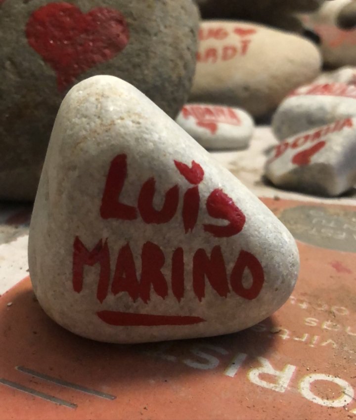 No quería dejar de publicar este recuerdo, dos meses de diferencia entre foto y foto. El dolor de todos los que amamos a mi viejo.