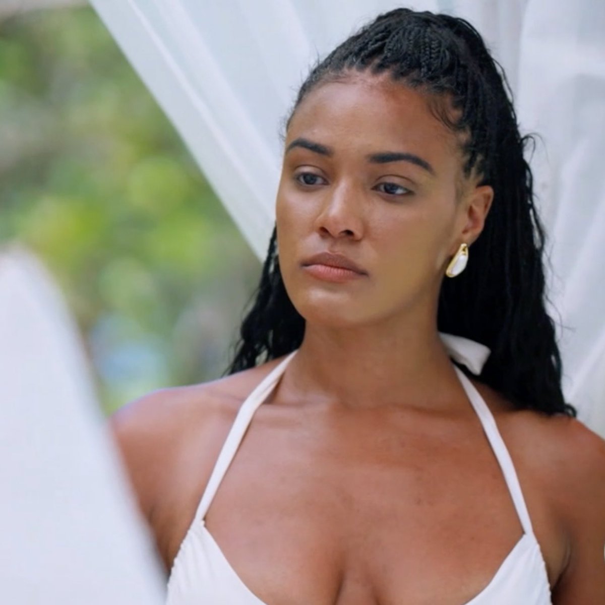 thebachelwhore's tweet image. why is THIS man calling HER needy for wanting basic communication
#BachelorInParadise