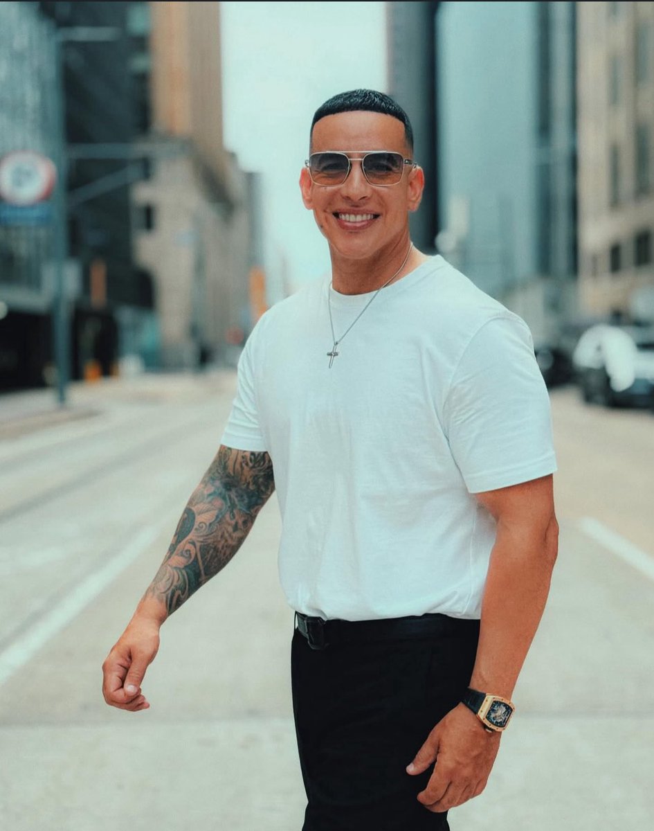 daddy_yankee's tweet image. Sonriéndole a la vida con música y buena palabra. Gracias Houston por tan bonito día. Dios es bueno 🙏🏾