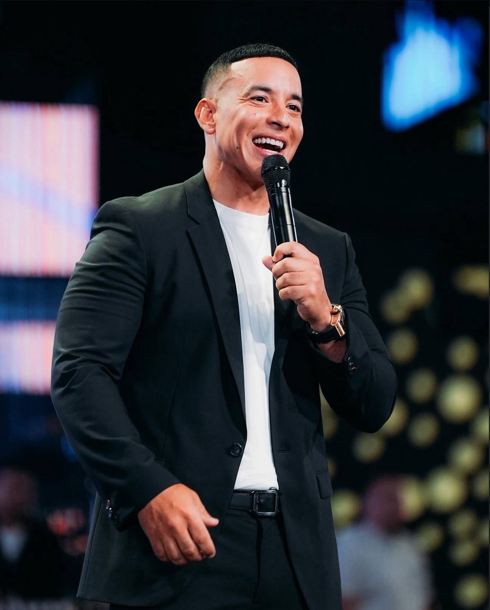 daddy_yankee's tweet image. Sonriéndole a la vida con música y buena palabra. Gracias Houston por tan bonito día. Dios es bueno 🙏🏾