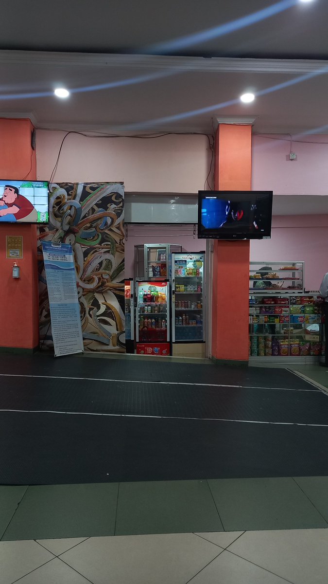 jam 10 disuruh puasa, jam 9.58 belum dapat kamar, maksudnya apa yh🤝