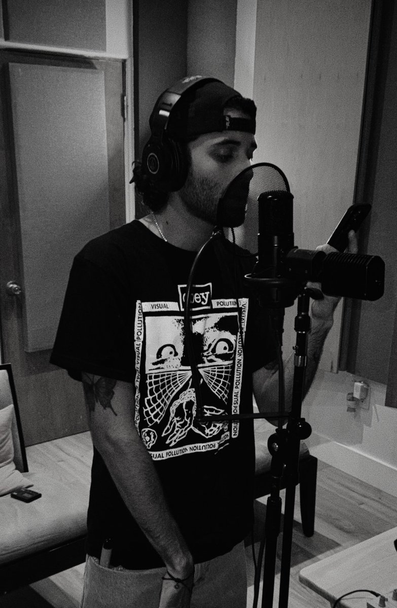 erickbriansite's tweet image. Nosotros estamos esperando con ansias el regreso de Erick Brian a la musica después de su EP &quot;BTW... Lo Intente&quot; 🎶

¿Qué expectativas tienen? ¿Creen que Erick vuelva con más temas de desamor o nos sorprenda con algo más movido y pegajoso? 💃🏻

#ErickBrian