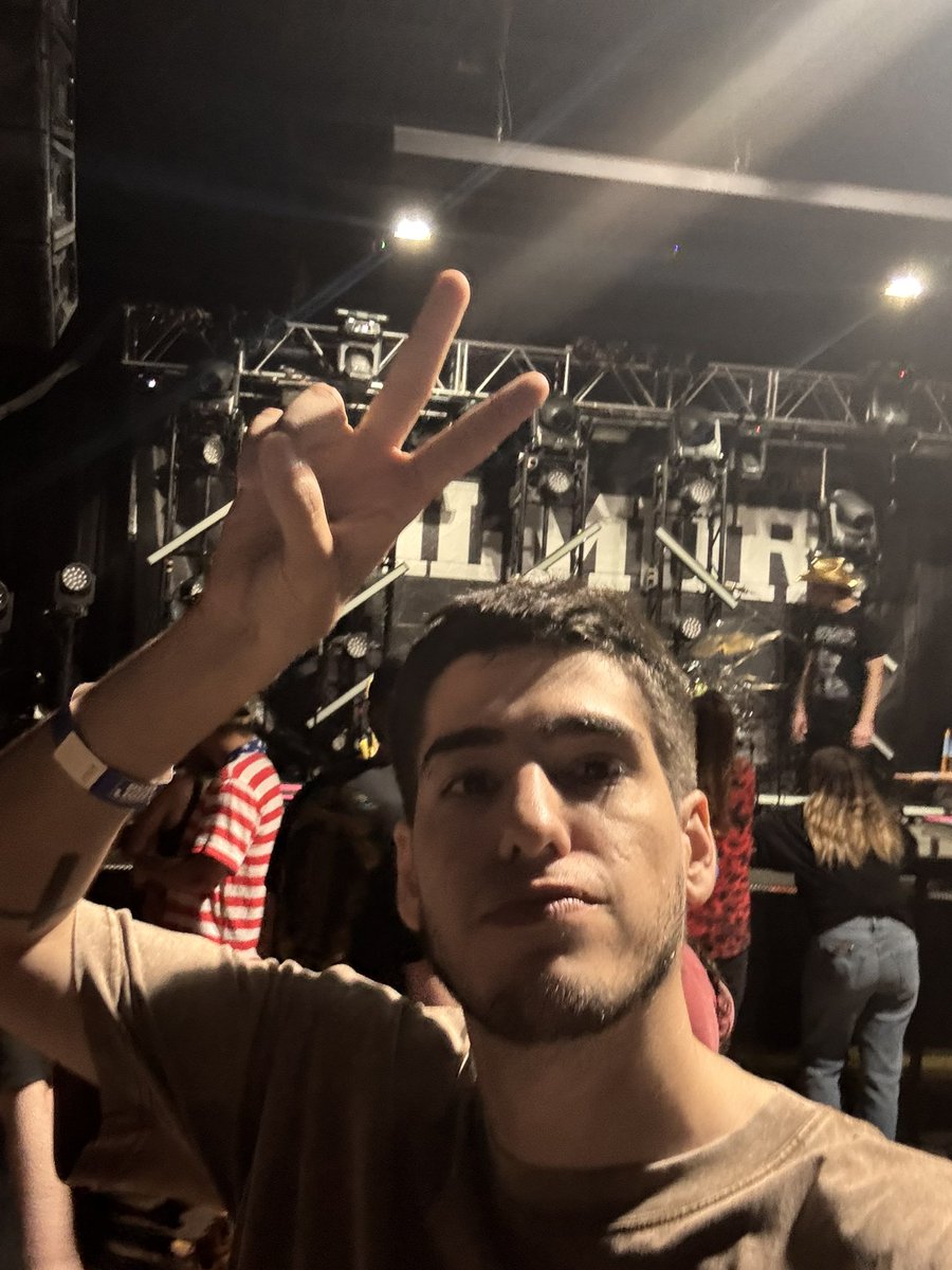 jr_librarian's tweet image. Sou o americano mais feliz desse tuiter e vc n tem como provar o contrario! #bilmuri #morethanhate