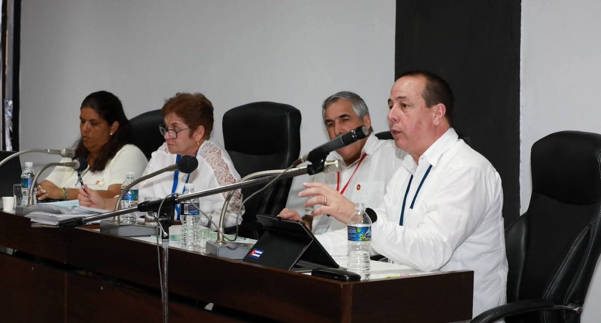 🇨🇺La atención integral a las adicciones exige una mirada profunda y comprometida por parte de los profesionales sanitarios, expresó el diputado <a href="/japortalmiranda/">José Angel Portal Miranda</a> , titluar del <a href="/MINSAPCuba/">Ministerio de Salud Pública de Cuba</a> en Comisión de Salud y Deporte de la <a href="/AsambleaCuba/">Asamblea Nacional Cuba</a> .

✍️ acortar.link/YcBuA5
#CubaLegisla