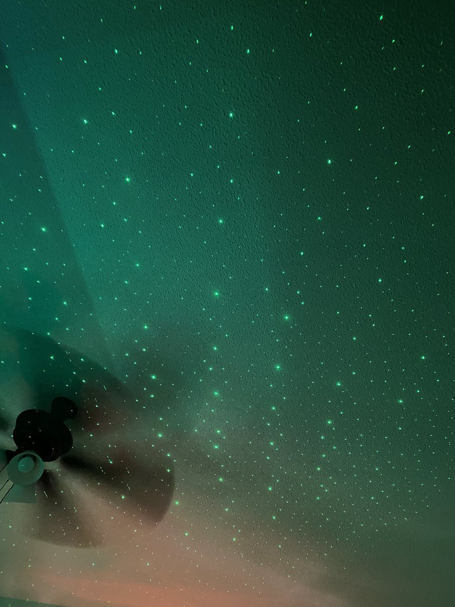 mudzsoup13's tweet image. i thrifted a star projecter thing but it only projects the stars in BRIGHT NEON GREEN which is great because thats my favorite color