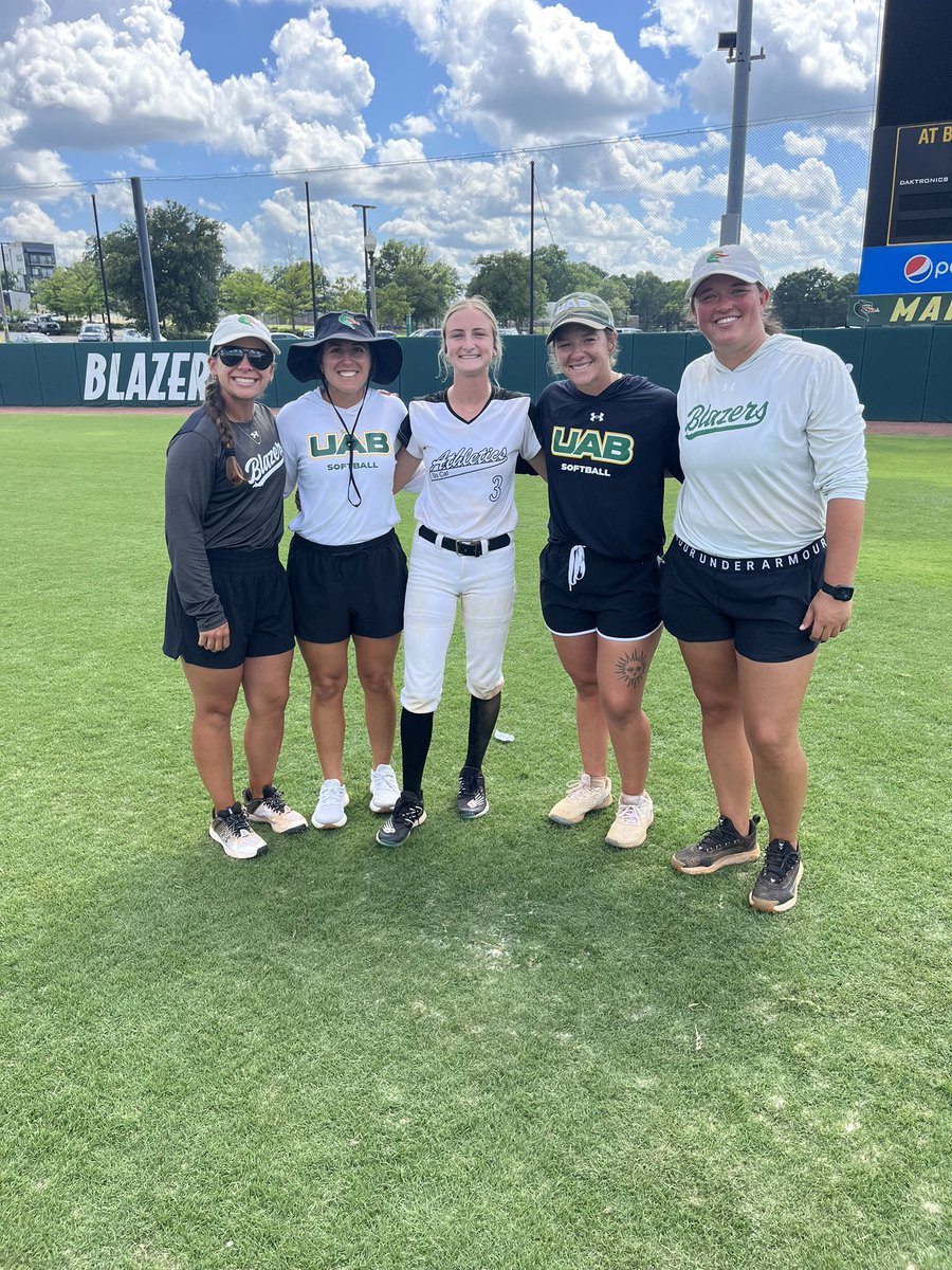 cassiebraddy09's tweet image. Iβm so grateful I got the opportunity to go to a UAB camp! I had a very good experience and absolutely loved the campus and the coaches and players. I loved how much work we got in but also had fun while doing it. Thank you so much for the coaches and players that helped today!!