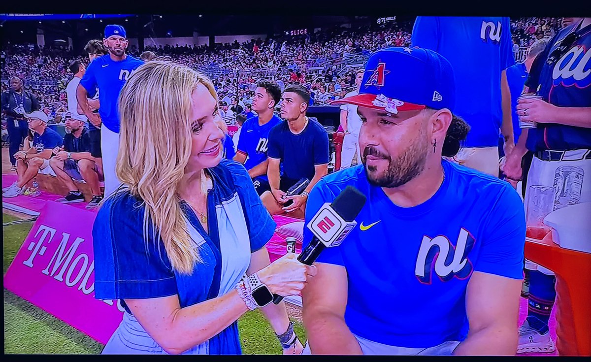 Eugenio dice a <a href="/caroguillenTV/">Carolina Guillen ®️💎</a> 
que no lo invitaron al #HRDerby 

Pero él ganó un #HRDerby en Venezuela frente a su familia y su gente 

 📸 <a href="/ESPN_Beisbol/">ESPN Béisbol ⚾️</a>