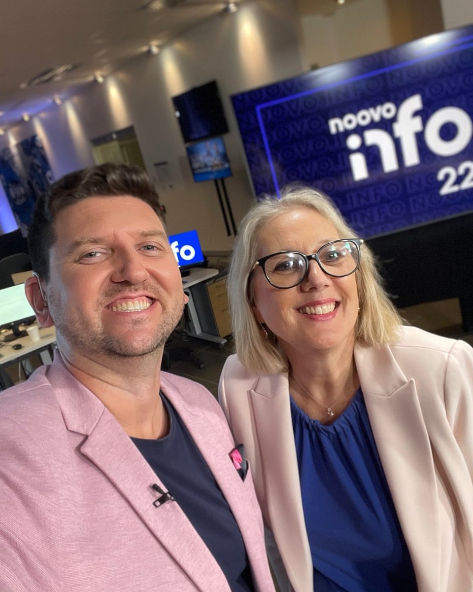Twinning and working our matching pink and blue outfits with @etiennefgauthier at <a href="/noovo/">noovo</a>.info .  He’s on now at 10 EST and we’ll be on ⁦<a href="/CTVMontreal/">CTV Montreal</a>⁩ at 11:30 so you can get your news in French and English. Good for your bilingualism! #bilingual #news #nouvelles
