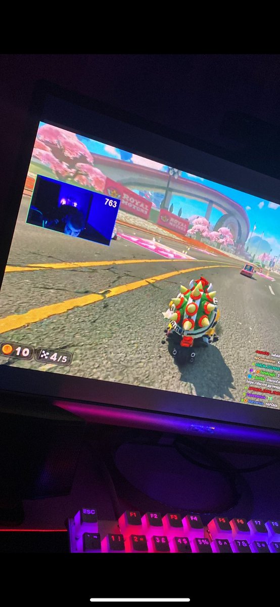 ezik pic benim yaşam standartlarımı hayal bile edemezsin sen