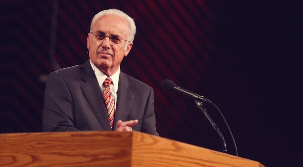 aaronsauer_'s tweet photo. John MacArthur has entered glory. He was a steady voice in an unsteady world. Never shaped by culture, always anchored in Scripture. He let the Word speak and stayed faithful to the very end. https://t.co/9LhkozHrfu