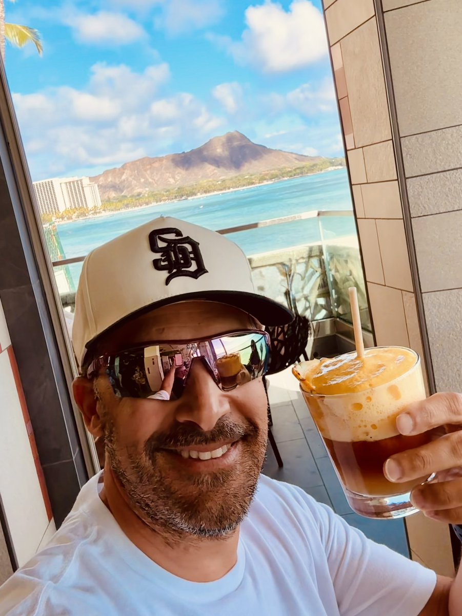 RaoulMartinezTV's tweet image. Oh, hey! 🤙🏼🌺 Another day, another Mai Tai! 🍹
#Monkeypod #MaiTai #Ohana #Hawaii