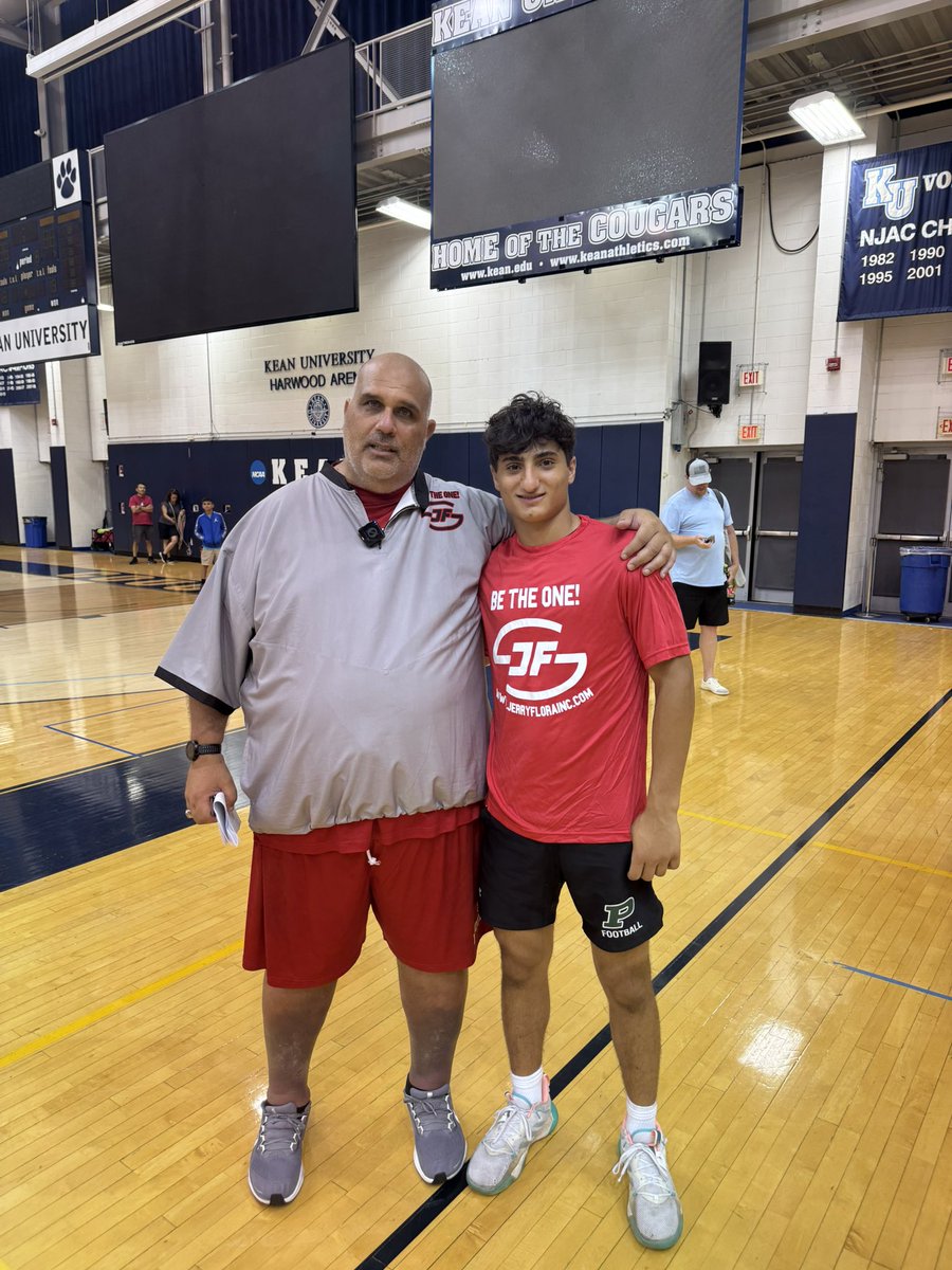 SevanA_QB's tweet image. Had a great time at Coach Flora's Kean camp even though we stayed indoors still got some work in with some other very talented players.@jerryflora1 @EQBcoach @AlphaArmsQBClub @ZybekSports @Pville_football @KUFootball212