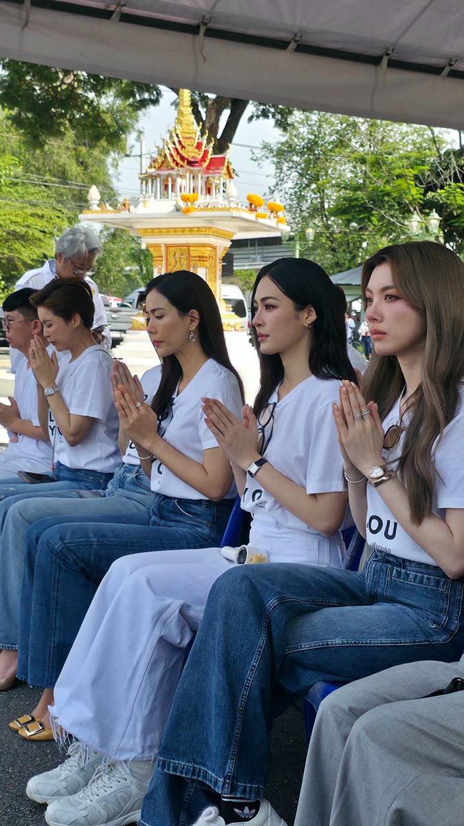 LingOrmCH3's tweet photo. ปัง ปัง ปัง 

#บวงสรวงซีรีส์เพียงเธอ #เพียงเธอ #OnlyYouTheSeries https://t.co/RJmr3Jsodn