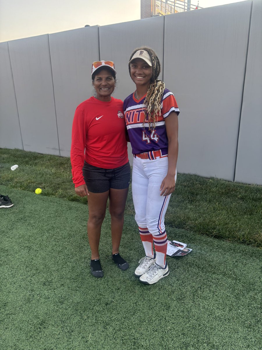 KalianaRay's tweet image. Day 1/2 at the @OhioStateSB camp! Learned some new techniques that I’m looking forward to perfecting and implementing to my game. Can’t wait for day 2 tomorrow❤️🤍
@Coach2K_OSU @Coach_mcGuem @CoachCourtOSU @morganfrye25