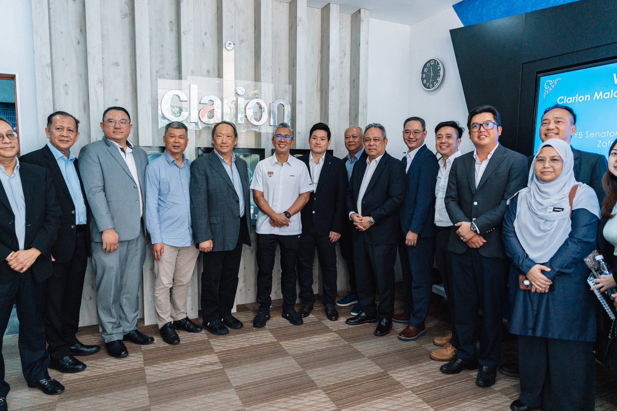 Kalau Akira Kurosawa ada Seven Samurai, Malaysia pula ada Eight Samurai - dan salah satunya adalah Clarion! "8 Samurai" ini gelaran untuk lapan syarikat multinasional perintis pada 1970-an yang menjadikan Pulau Pinang sebagai "Silicon Valley of the East" sekarang. Clarion dah