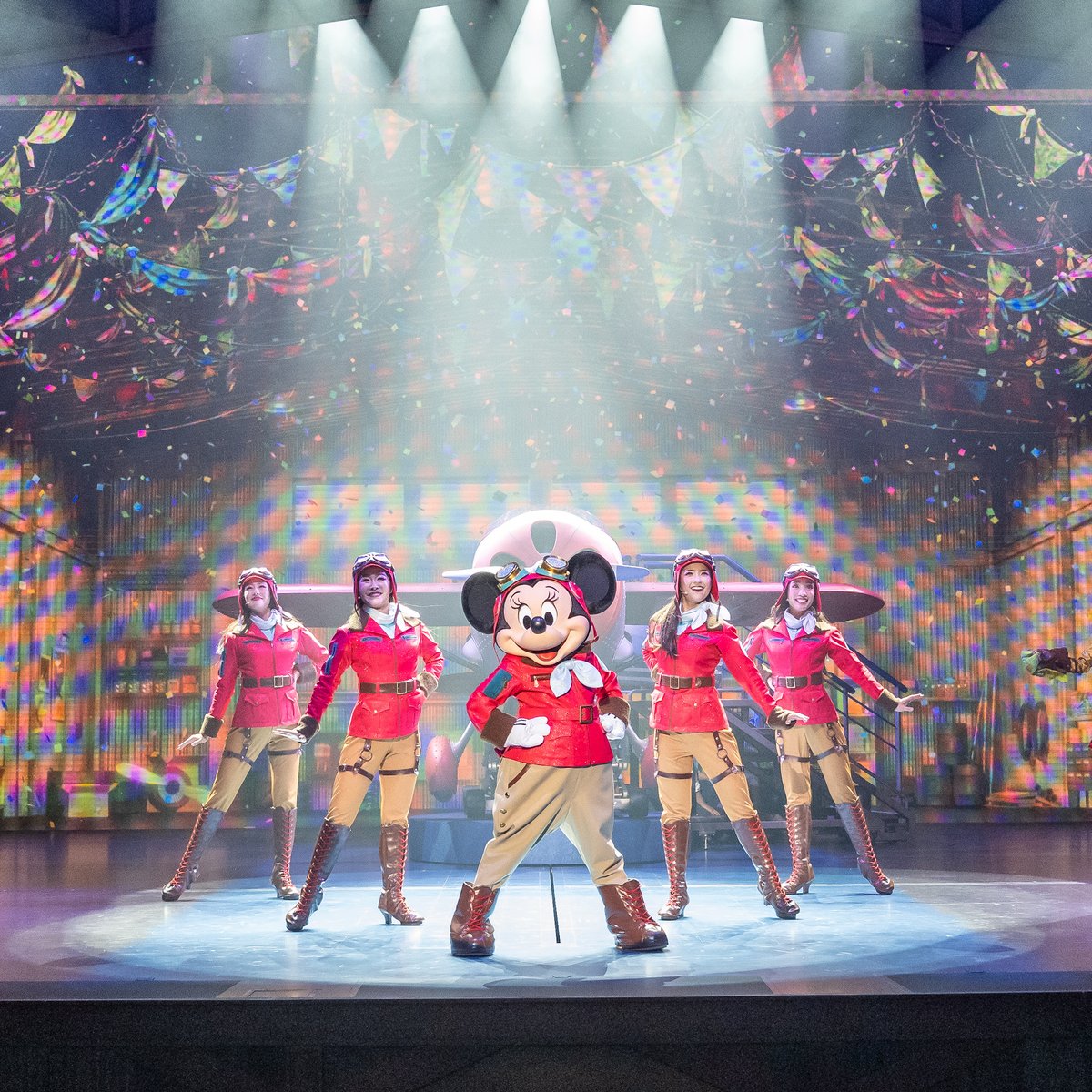 東京ディズニーシー「ハンガーステージ」ドリームス・テイク・フライト
パイロットの「ミニーマウス」が登場
誰もが抱いている夢や願いを大空への想いと重ね合わせて、力強い音楽に合わせ歌います☆
dtimes.jp/post-957739/