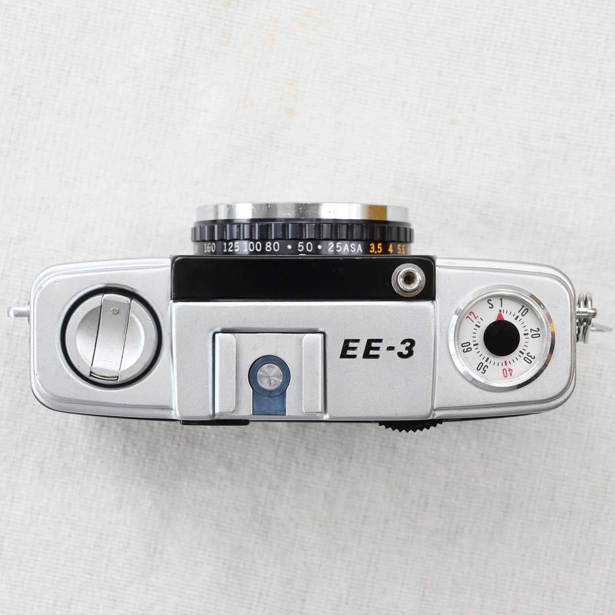 champcamera's tweet photo. #OLYMPUS PEN EE-3(整備済)¥22,000- by #青葉台 店
固定焦点×自動露出×セレン式で電池不要な #ハーフサイズカメラ。EE-3は裏ブタがちょうつがい式になり開閉がしやすくなり、ペンシリーズの中でも特におすすめです◎
こちら安心の整備済み個体!
#PENEE3 #フィルムカメラ
https://t.co/r1tcbVCQnb https://t.co/QEPdHA7E2m