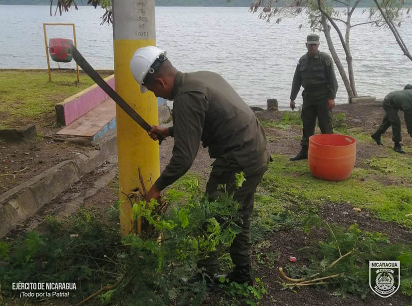 radio580nic's tweet photo. 📍🇳🇮 Militares colaboraron con #MARENA en una jornada ecológica en la laguna de Xiloá, #Mateare. Se recolectaron 5 metros cúbicos de basura y se limpiaron 3,000 metros de costa y 300 metros de senderos. #Radio580 #Nicaragua https://t.co/bBefIo8N3y