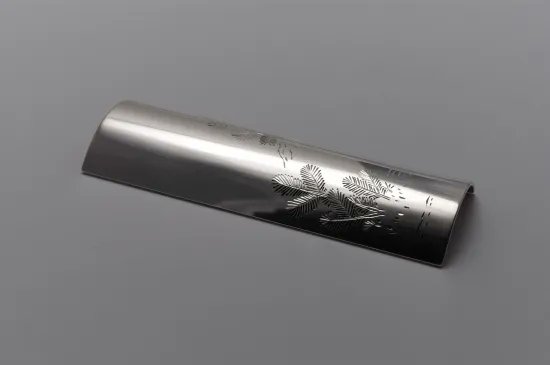 seikado_jp's tweet photo. 純銀茶合 北斎図刻
江戸時代を代表する画家であり浮世絵師である葛飾北斎。彫刻図案も多く残しており、その原画を茶合に施しております。
#金工 #金属工芸 #茶合 #葛飾北斎 #純銀 #松葉
#teaware https://t.co/1Kwqv8qkSK