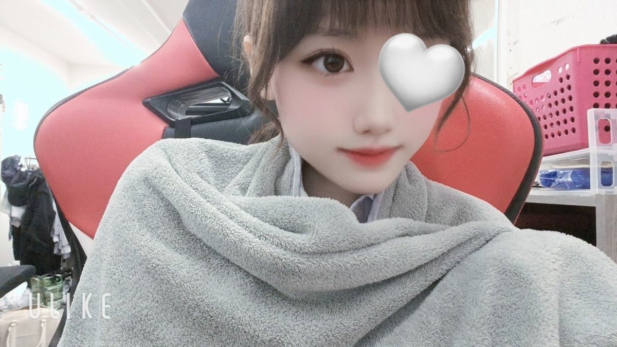 外暑いけど事務所の中さむさむ(寒がり)ෆ⁠╹⁠ ⁠.̮⁠ ⁠╹⁠ෆ