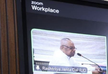 MLMandalRJD's tweet image. संविधान और वोट के अधिकार को बचाने की लड़ाई के लिए हम संकल्पित हैं। 

कल इंडिया गठबंधन की जिला समन्वय समिति के सदस्यों के साथ मतदाता सूची के विशेष गहन पुनरीक्षण संबंधित अहम वर्चुअल बैठक में शामिल हुआ। साथ में मा॰ नेताजी @yadavtejashwi, मा॰ सांसद @sanjuydv एवं RJD MLA @alokmehtamp!