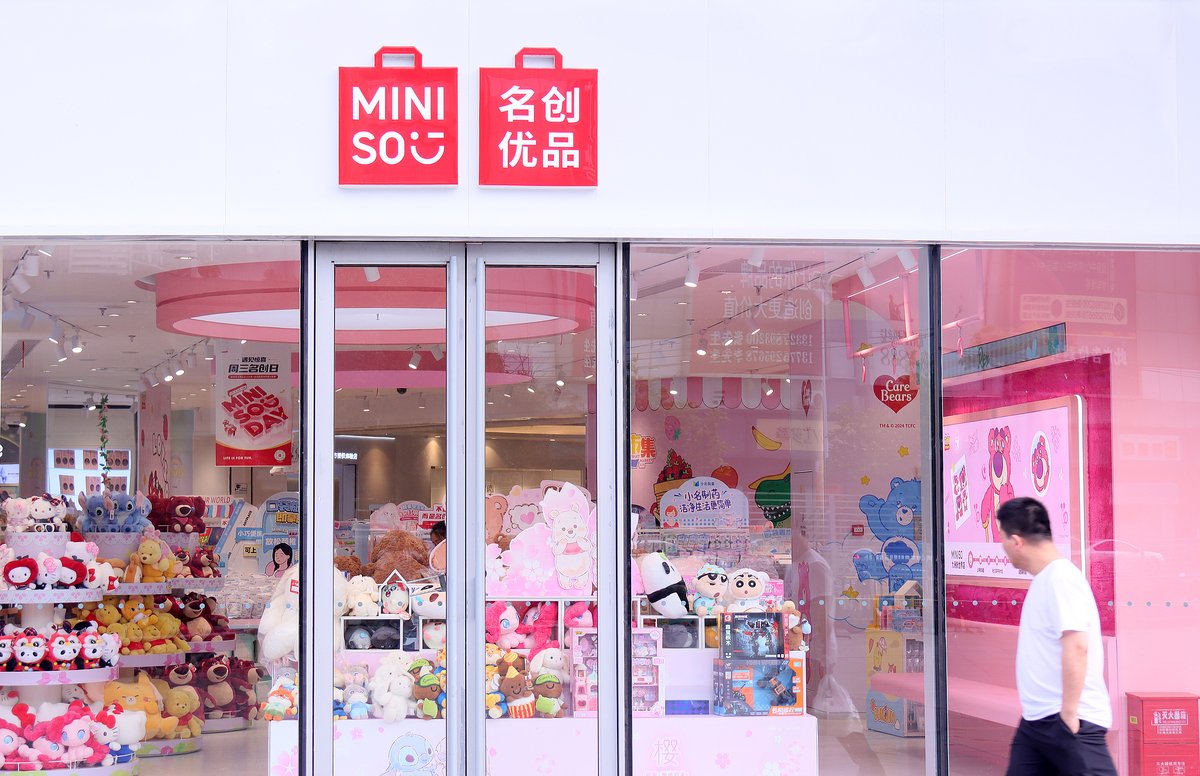 ClsMarketWatch's tweet image. According to the National Bureau of Statistics, China's retail sales of consumer goods rose 4.8% year-on-year in June to RMB 4.2287 trillion, while value-added industrial output above designated size increased by 6.8% in real terms.
For the January–June period, retail sales of…