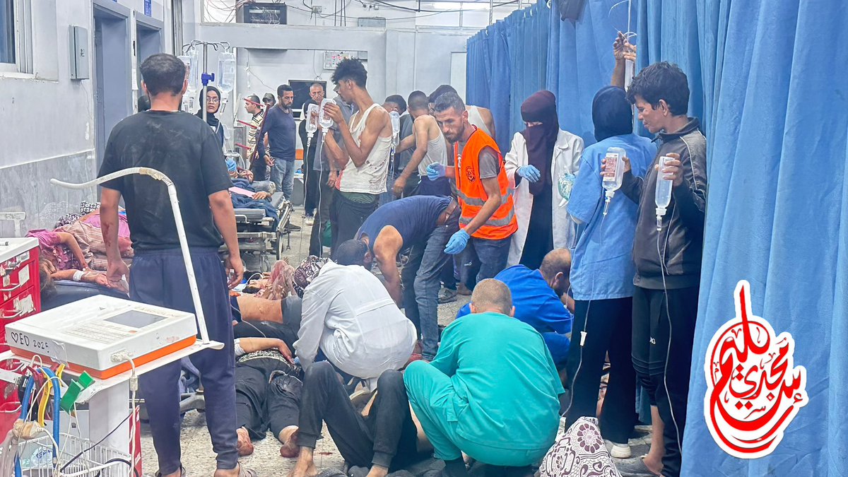 MajdiAEsleem's tweet photo. لما يسالني المذيع عن جهوزية المستشفيات في #قطاع_غزة  لاستقبال الاصابات بعد ان دمرها #الاحتلال ، هذا #مجمع_الشفاء بمدينة #غزة اكبر صرح طبي في القطاع بعد ان دمره الاحتلال يعمل بجهود كوادره البشرية فقط وهذه قدرته الاستيعابية ، انه ليس مشهدا من فيلم ،، انه حقيقة في غزة . https://t.co/kfrbh2awDy