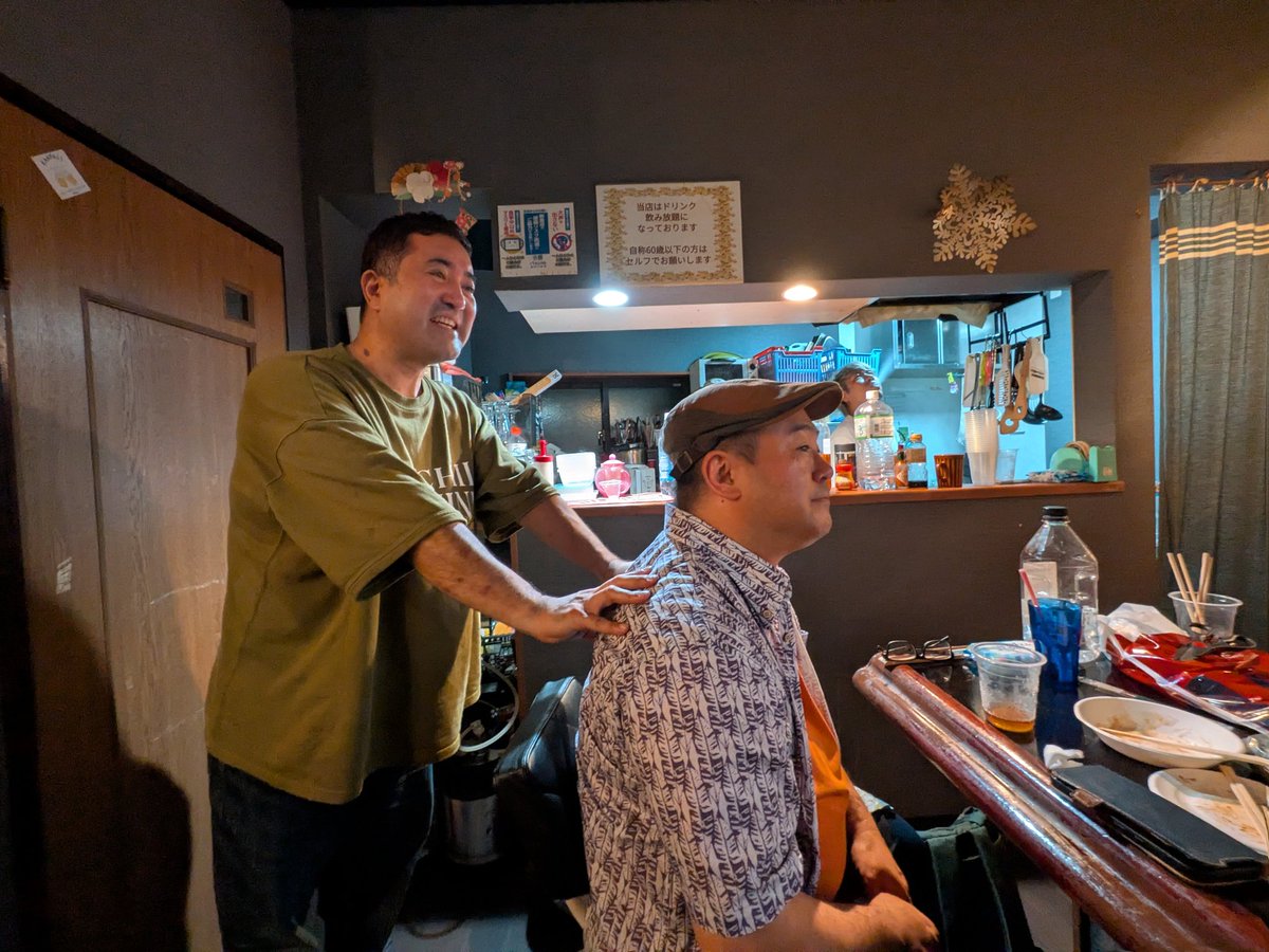 StudioleafOsaka's tweet photo. 二次会は浪花乃月先生のお店にて。熊本の小崎友市さん、東京から弓月優さんはオリジナルCDをご持参くださいました。 https://t.co/8r1mxGNxoC