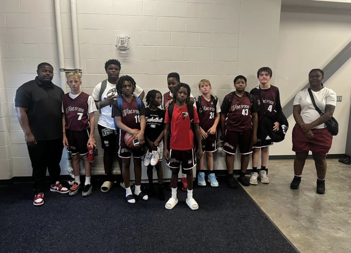 Wolves0008's tweet photo. 6th Grade Getting Better Each Day! One Play At A Time!🔥🍿 #OneTeamOneGoal https://t.co/MipCQZ8GWh