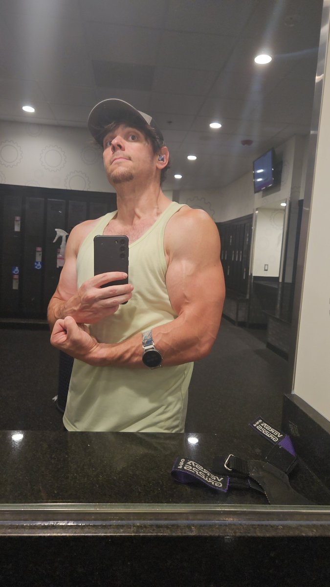 Definitely fought through a case of the Mondays tonight. I gotta admit, pump was on point. Feels fucking good.