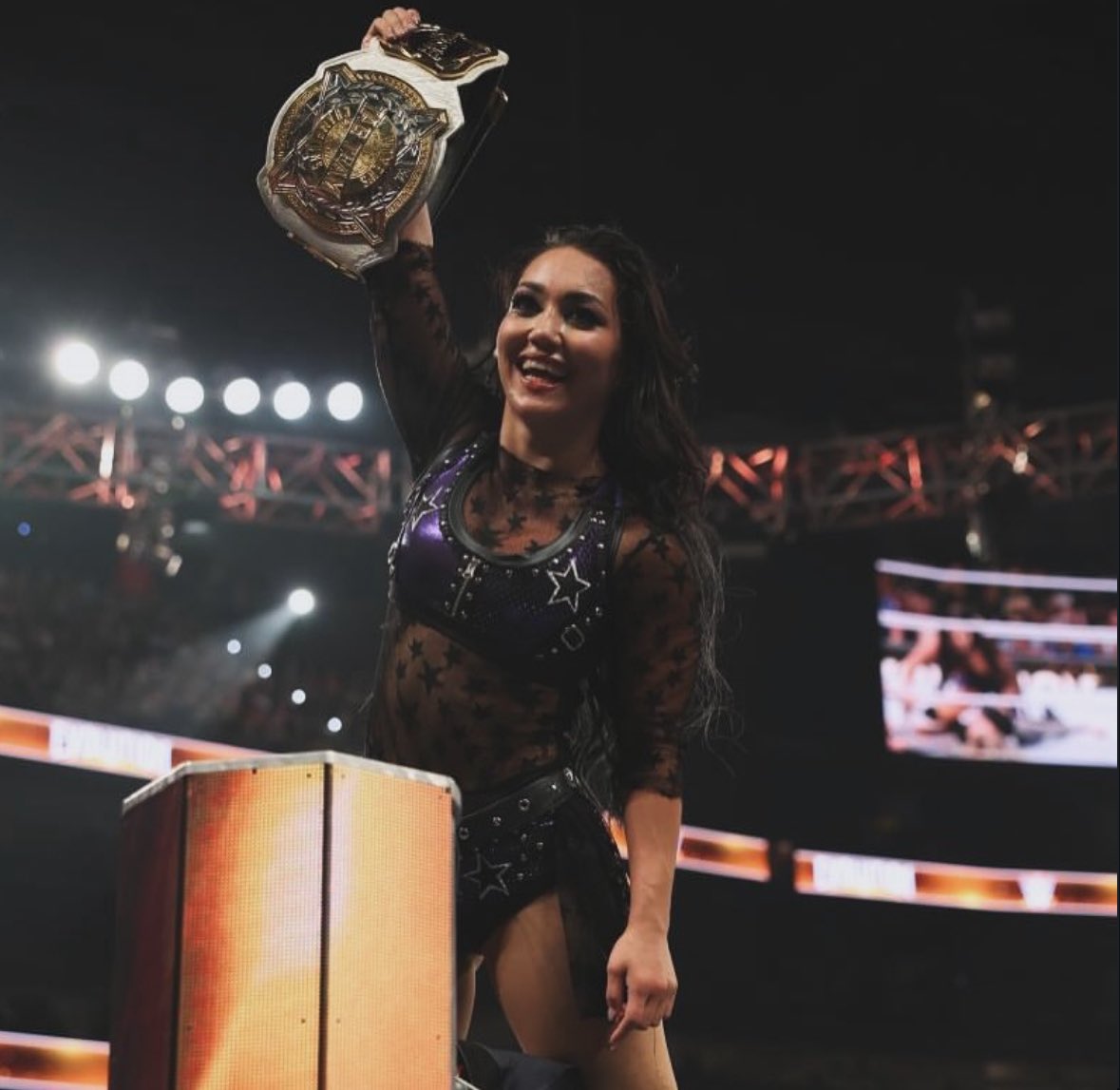 dxvertz's tweet image. i’ll always be her.