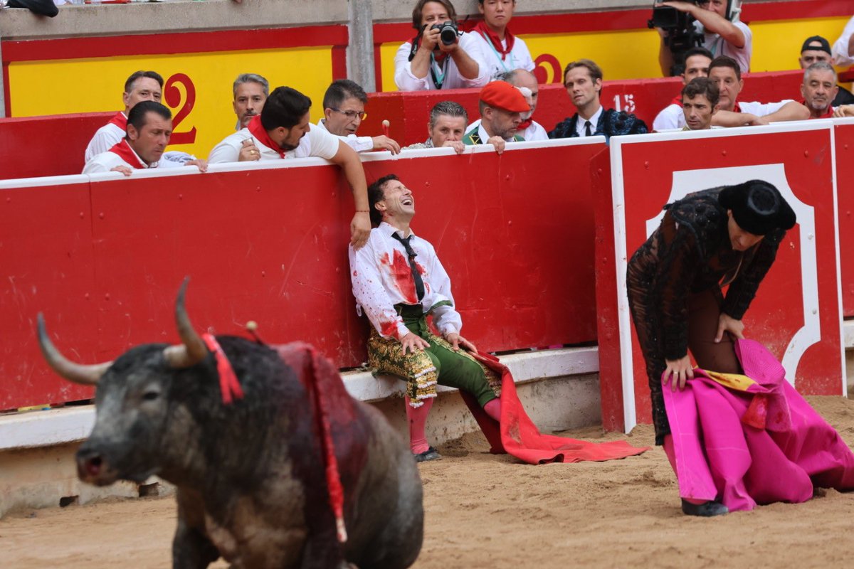 Este es en único rito del mundo donde te pones cara a cara 

toro bravo con 560kg y dos puntas como armas, mas fuerza del burel y fiereza.

VS 

hombre  frente a su muleta para poder imponer su conocimiento ante tal fiereza.

Uno de los 2 puede morir por eso es grande el toreo