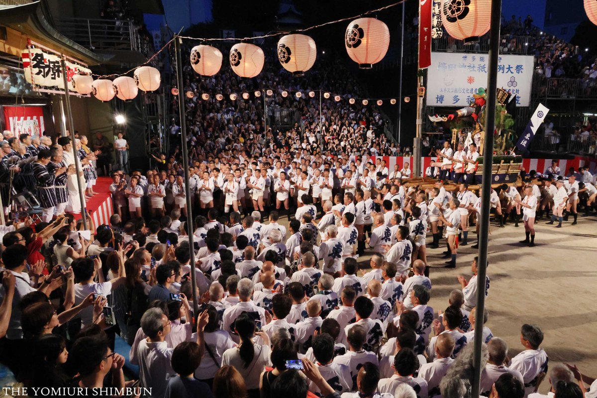 ys_shashin's tweet image. 博多祇園山笠は15日早朝、締めくくりの神事「追い山笠（やま）」が行われ、フィナーレを迎えました。勇壮な「櫛田入り」や直前の空気感を写真と動画でお楽しみください。

▽動画は
yomiuri.co.jp/stream/3/25702…

▽写真特集 追い山笠2025
yomiuri.co.jp/slides/s/yamak…

#博多祇園山笠 #追い山笠 #推しの子
