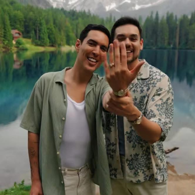 Hablemos De Fredo (@hablemosdefredo) on Twitter photo ‘Muchos seguidores han tomado su relación como un ejemplo de amor LGBT y que les da esperanza en encontrar a al amor de su vida en el momento más inesperado.’
vía Cultura Colectiva. ‘Muchos seguidores han tomado su relación como un ejemplo de amor LGBT y que les da esperanza en encontrar a al amor de su vida en el momento más inesperado.’
vía Cultura Colectiva.