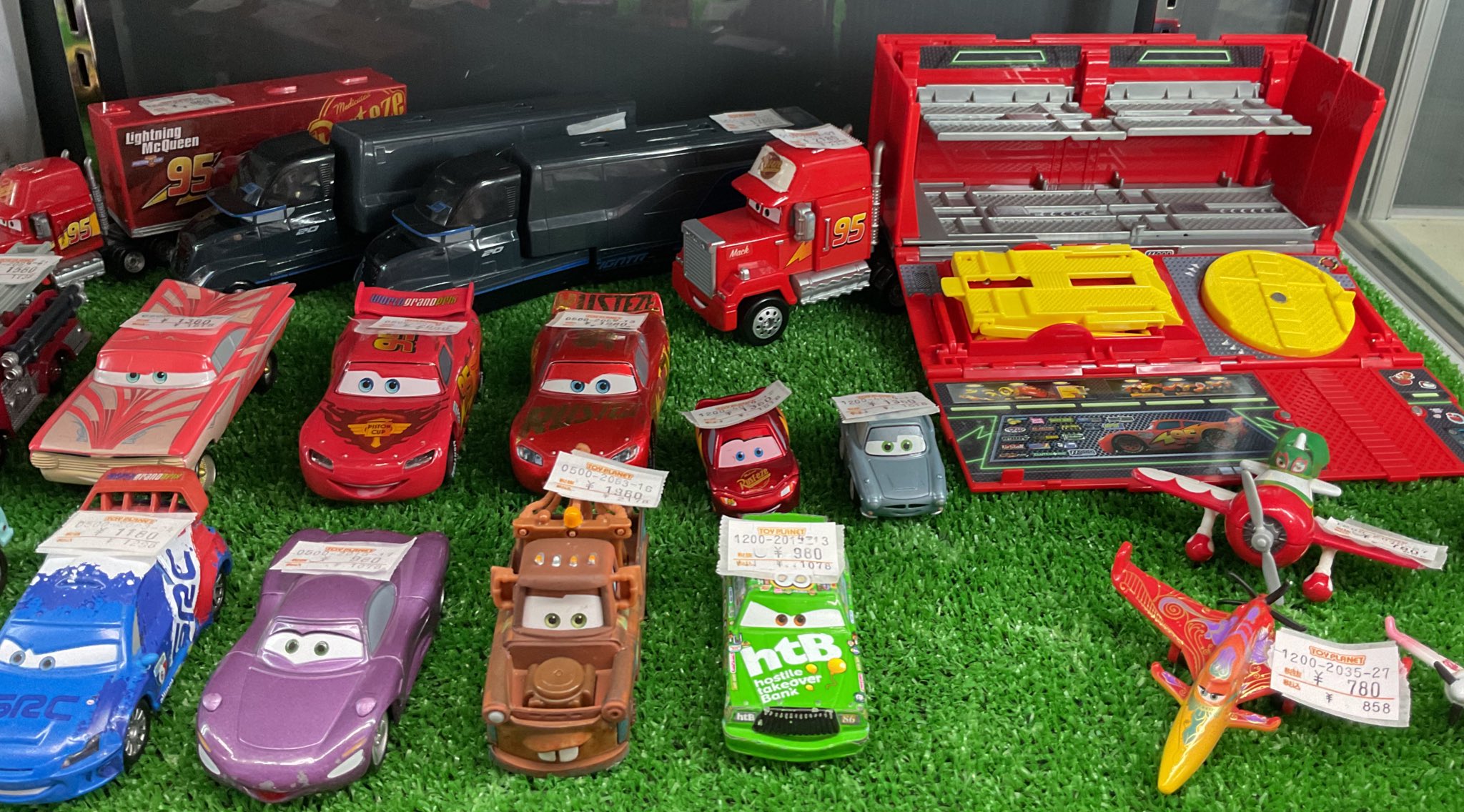 トミカカーズ、マテル社、周辺グッズ Amazon | カーズ 2021 マテル 1:55 ダイキャスト ミニカー 1